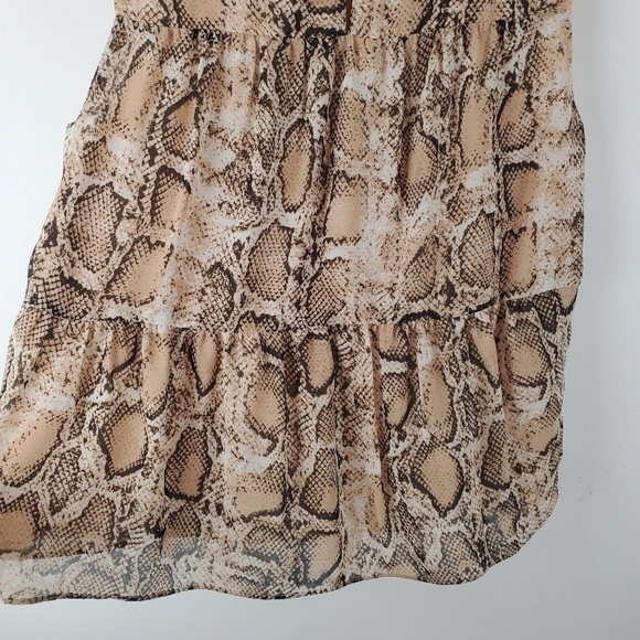 Gilli Shirt Medium Sleeveless Tiered Blouse Brown Tan‎ Snakeprint Keyhole back - Picture 5 of 11